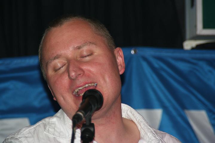 2008-11-28 M3_live at replugged 194.jpg